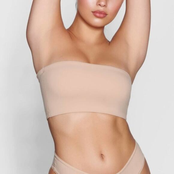 SKIMS NWT EVERYBODY BANDEAU BRA SAND XS (289) - Picture 1 of 7